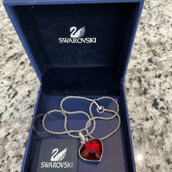 VINTAGE OCEANIC RED HEART NECKLACE BY SWAROVSKI - Picture 4 of 7